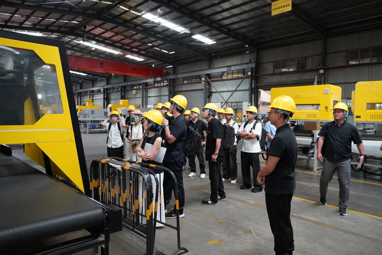 Suntory and Other Well-known Japanese Enterprises Study Group Visits DataBeyond